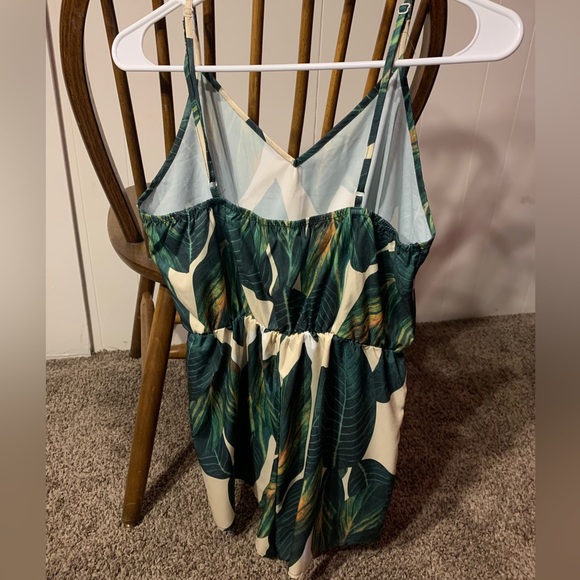 Cream and green jungle leaf tank top romper in size M from Shein - Picture 4 of 9